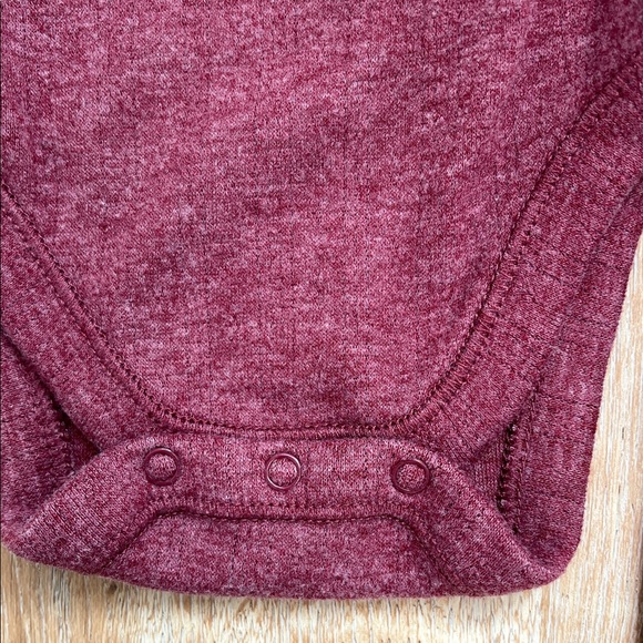 Old Navy ⭐️ Maroon Baby Outfit 0-3 months - Picture 4 of 8